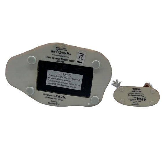 Hawthorne Village Disney Halloween Harvest Village Lighted Goofy's Spooky Silo - Picture 12 of 14